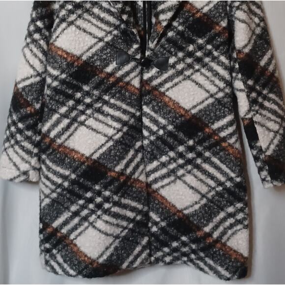 Soft Sorrunding Women's Multi-Color Plaid Coat. Size M - Picture 4 of 10